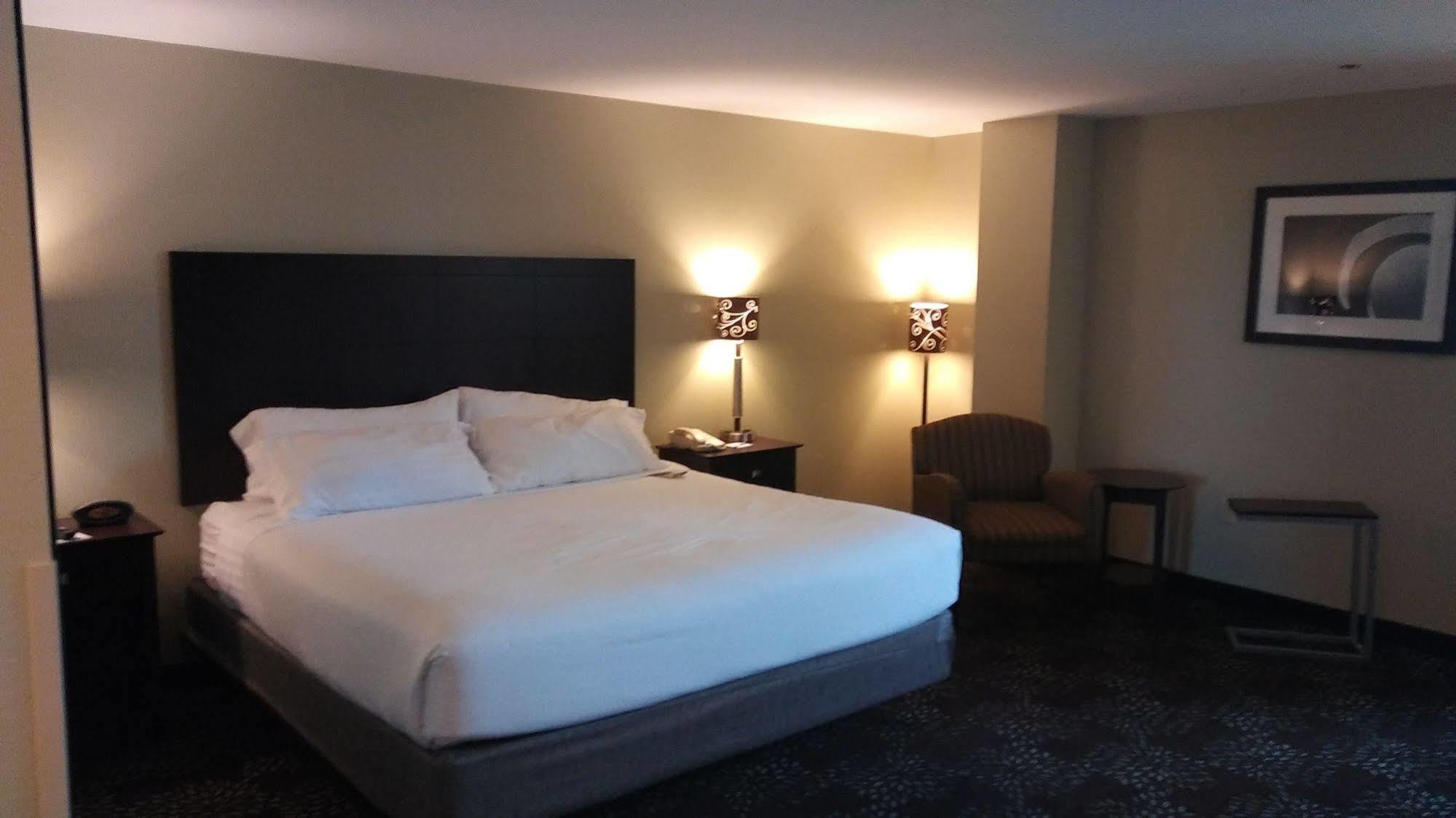 Holiday Inn Express Pittsburgh West - Greentree, An Ihg Hotel Crafton Экстерьер фото